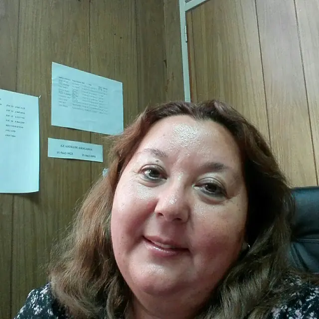 Bardeé con el zurdo en contra de la maestra pro-dictadura