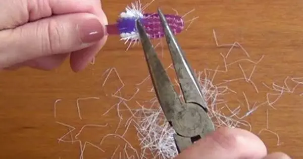 Cómo hacer pulseras con cepillos de dientes.