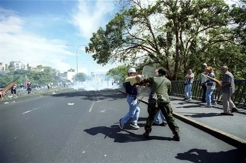 Bolivar: maldito el soldado que dispara contra su pueblo