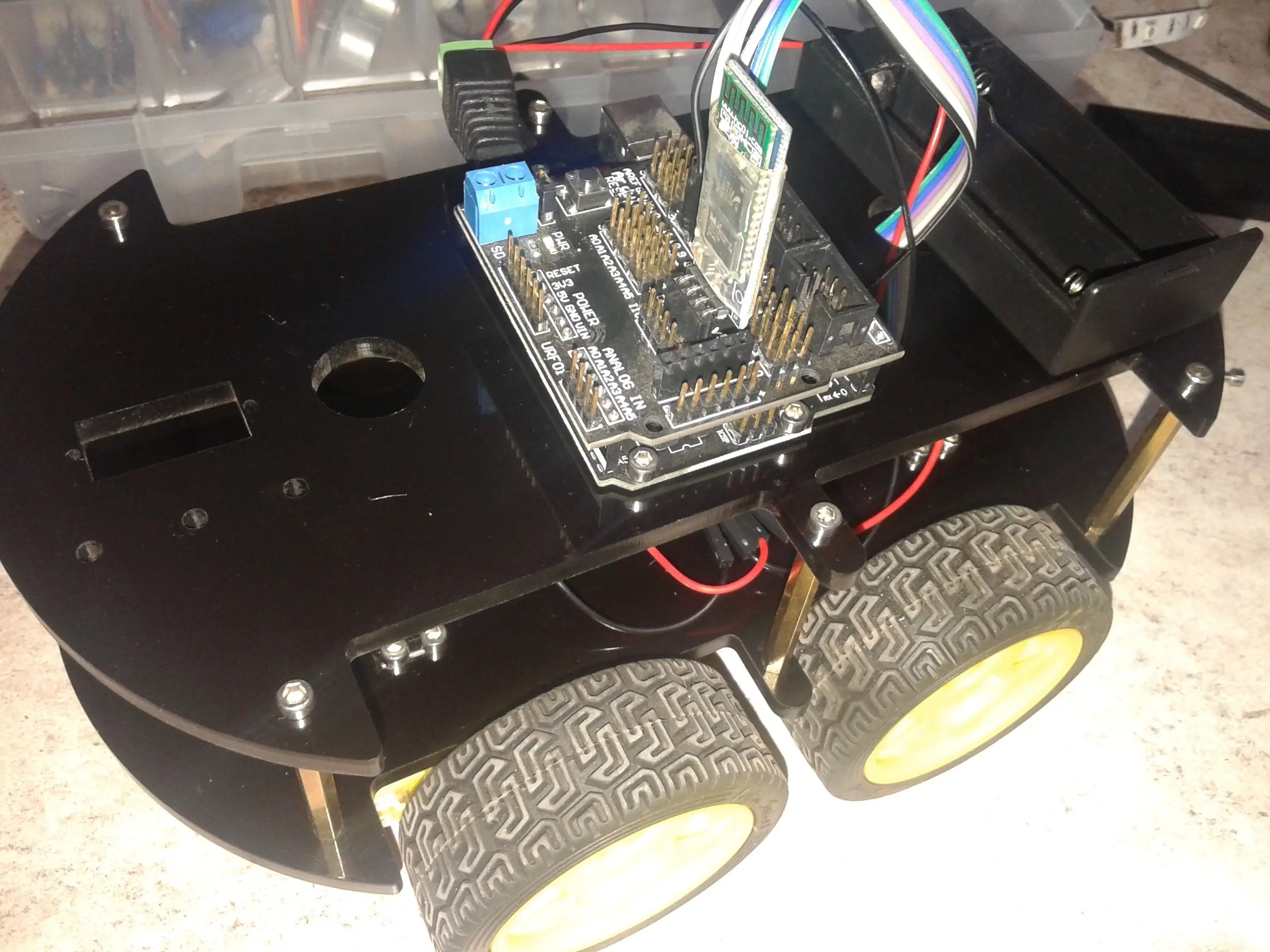 Guia: Hacete un autito con Arduino y manejalo con el celu!