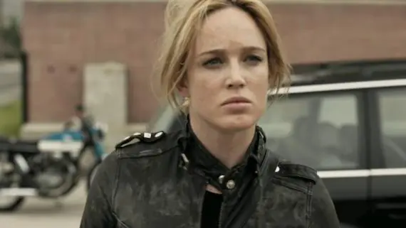 Arrow 2ª temp: Caity Lotz será Canario Negro