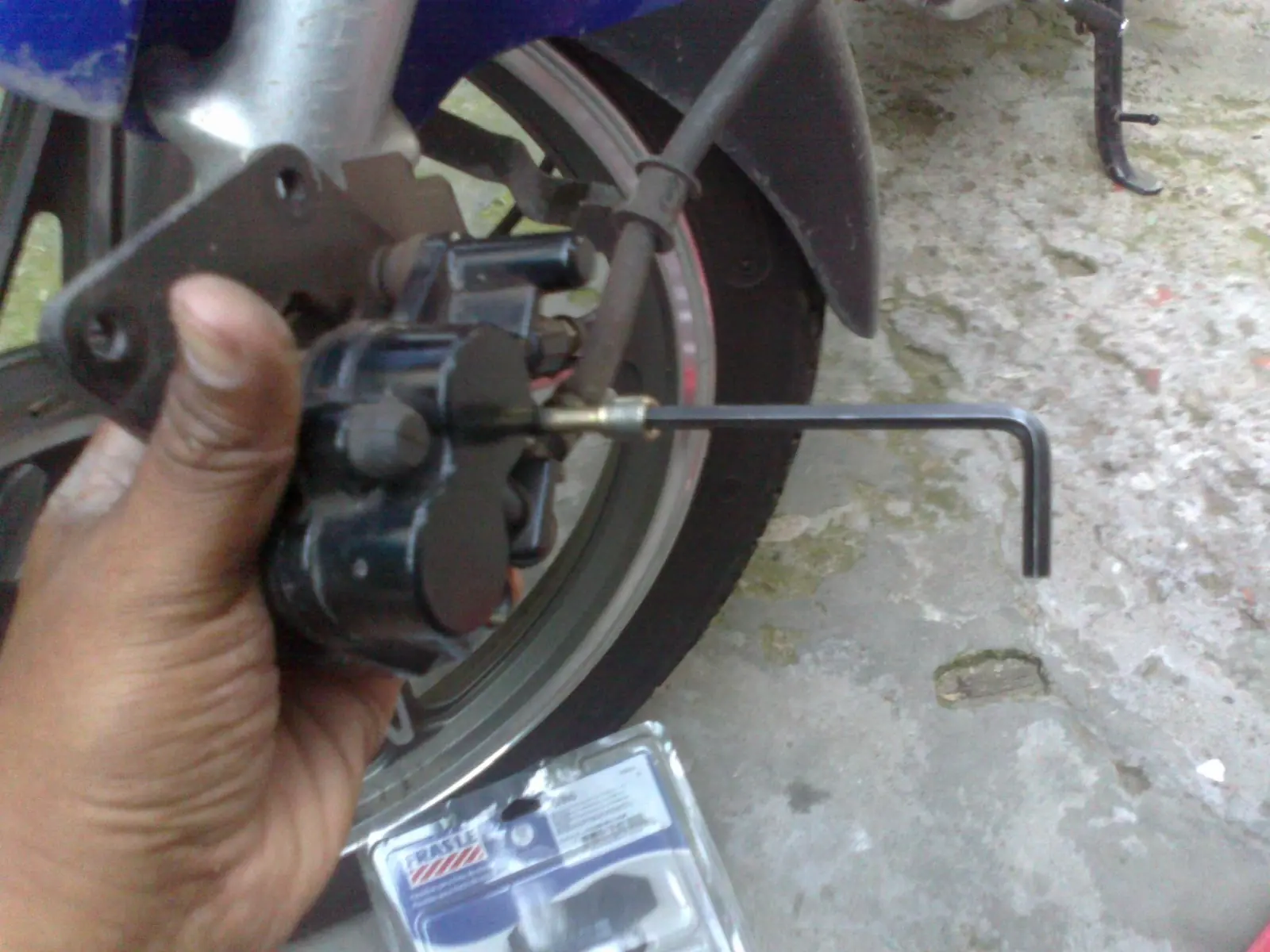 Cambio de pastillas de freno Suzuki en125 2a