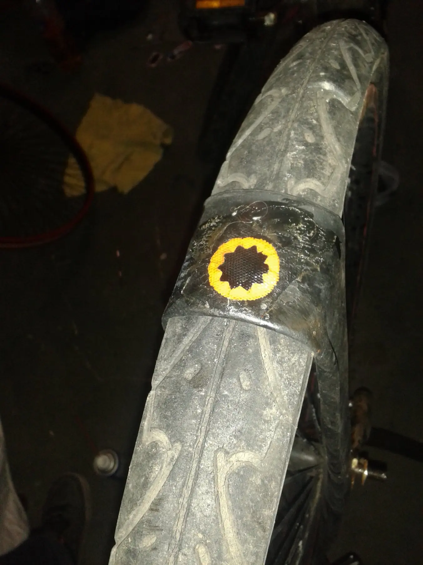Te enseño a parchar tu bici, pasa rufian