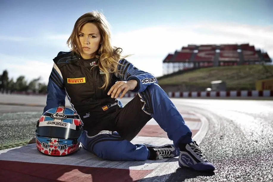 Piloto de F1 española cautiva a todos. Le das? Piloto de F1 española cautiva a todos. Le das?