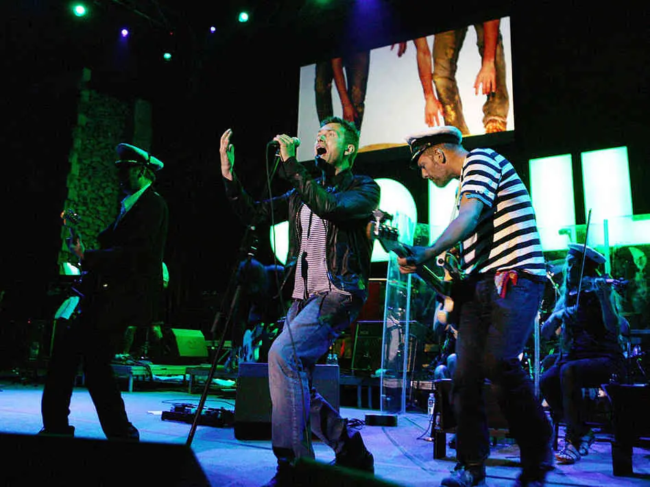 gorillaz biografia de una banda exitosa gorillaz biografia de una banda exitosa