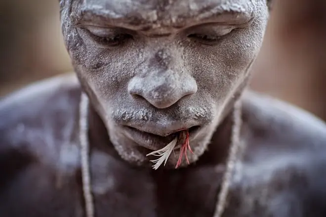 El extraño ritual africano que te aterrará (videos reales)