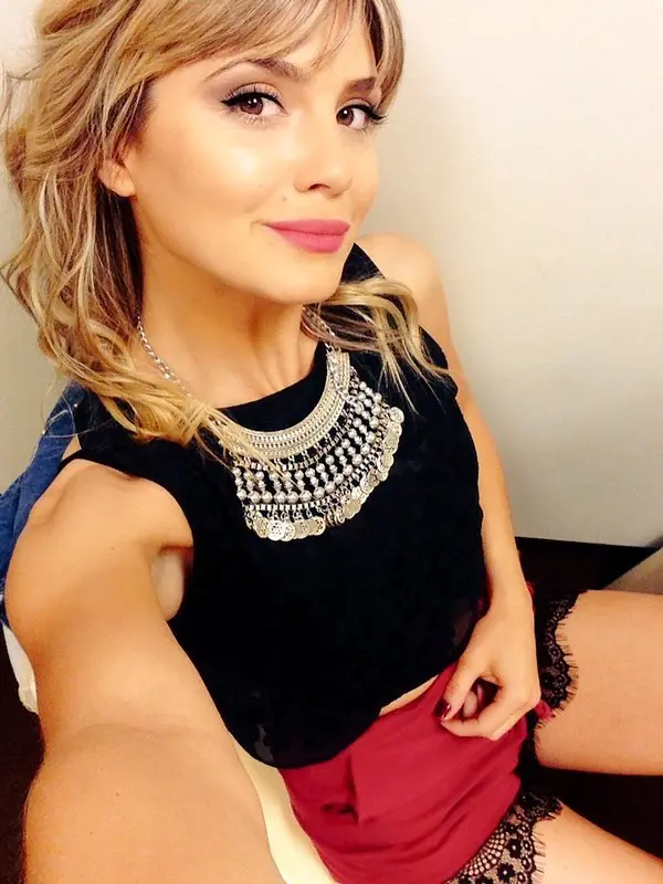 @Mora investiga: Quién es Rochii Cuenca?