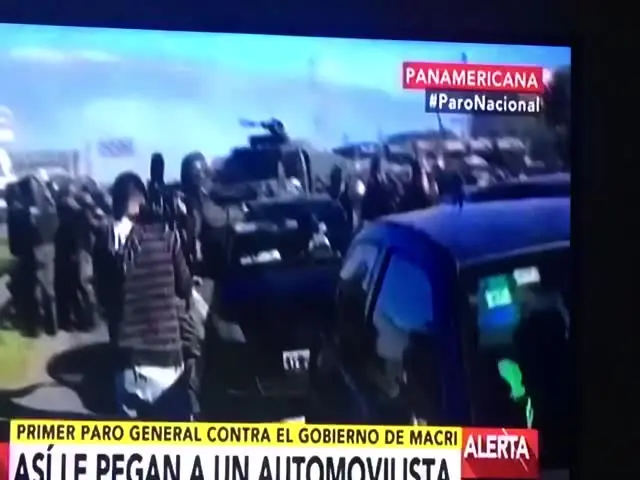 C5N oculta cuando automovilista choca a gendarme