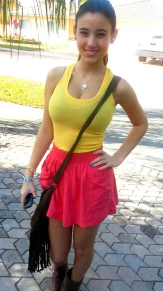 Angie Varona y sus sensuales curvas