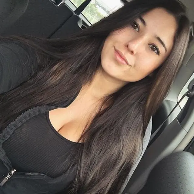 Angie Varona y sus sensuales curvas