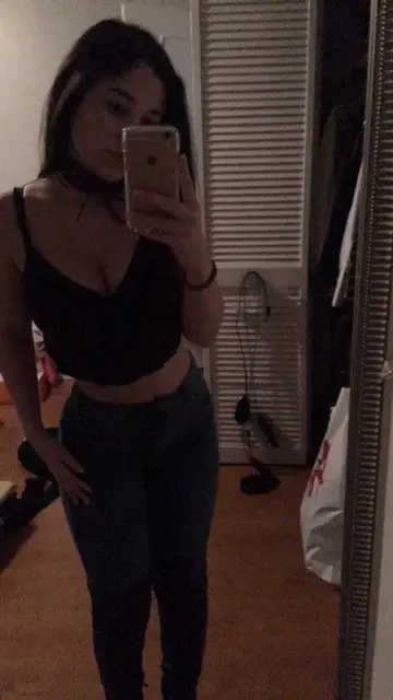Angie Varona y sus sensuales curvas