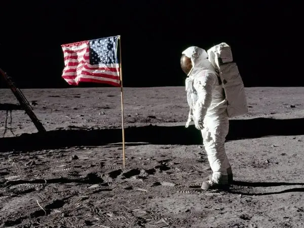 Cómo están hoy las banderas que EEUU plantó en la Luna