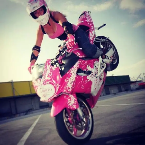 Moto + Mujeres = Perfección