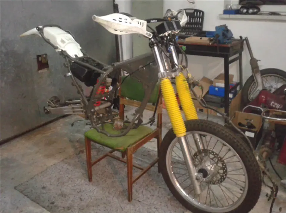 Restauración Suzuki DR 350 S