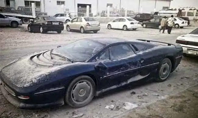 Miles de coches se abandonan cada dia en Dubai…Sabes porque? Miles de coches se abandonan cada dia en Dubai…Sabes porque?