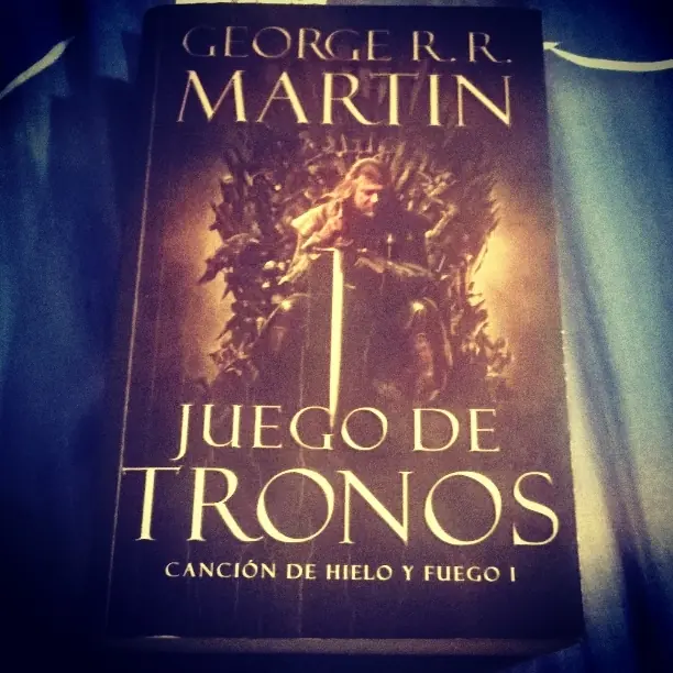 Tengo los libros de Canción de Hielo y Fuego y te lo muestro