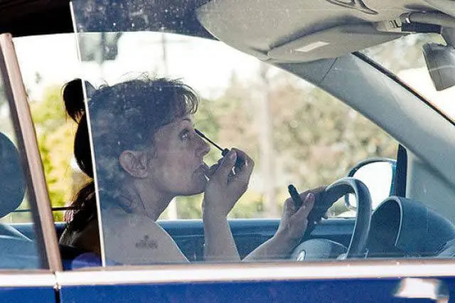 Imagenes WTF demuestran que las mujeres no saben conducir! Imagenes WTF demuestran que las mujeres no saben conducir!