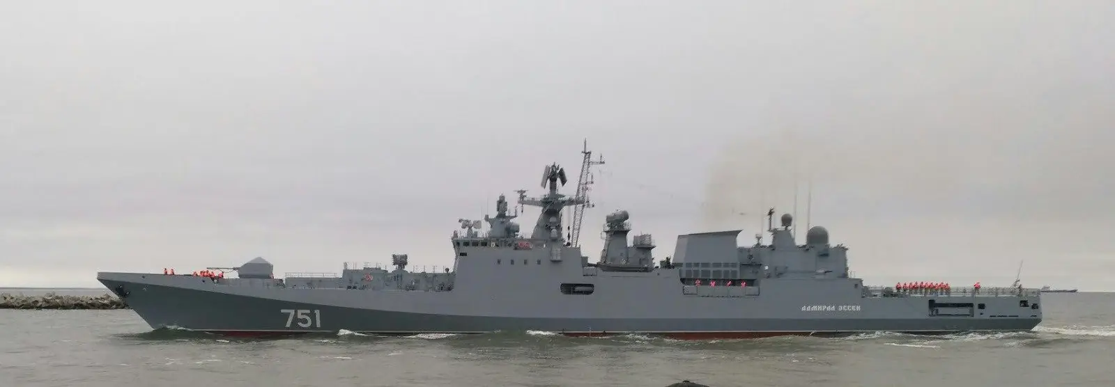 Jefe de la Armada de Chile visita buques de la flota rusa