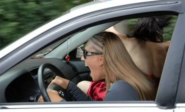 Imagenes WTF demuestran que las mujeres no saben conducir! Imagenes WTF demuestran que las mujeres no saben conducir!