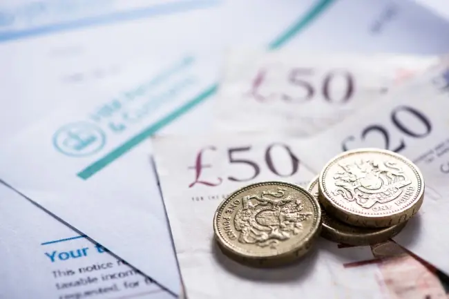 8 Leyes que la reina de Inglaterra puede infringir