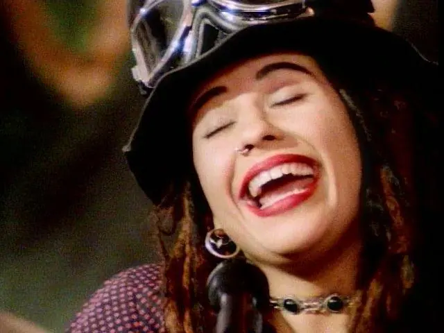 Alguien que le diga a Fabiana Cantilo que se calle!