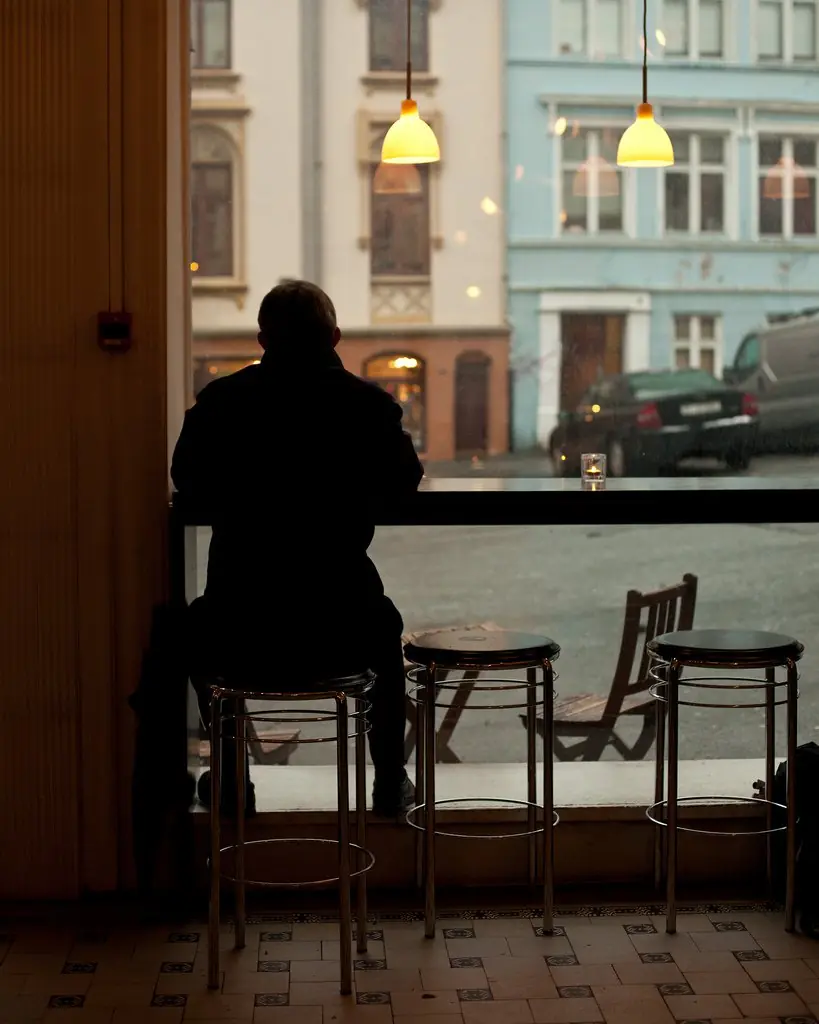 22 Años, solitario, sin vida social