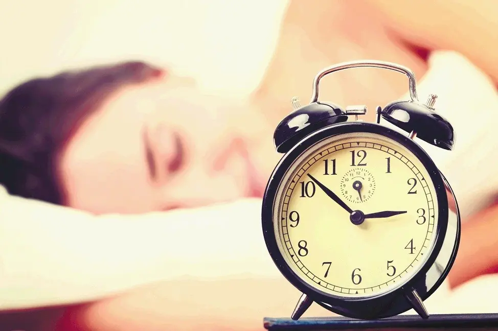 El mito de dormir 8 horas seguidas.