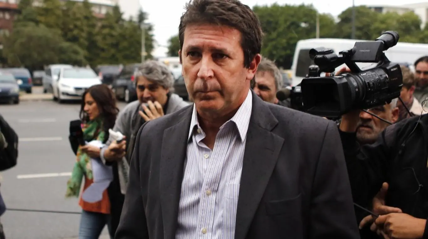 Rossi fue a declarar y se escondió en un baño