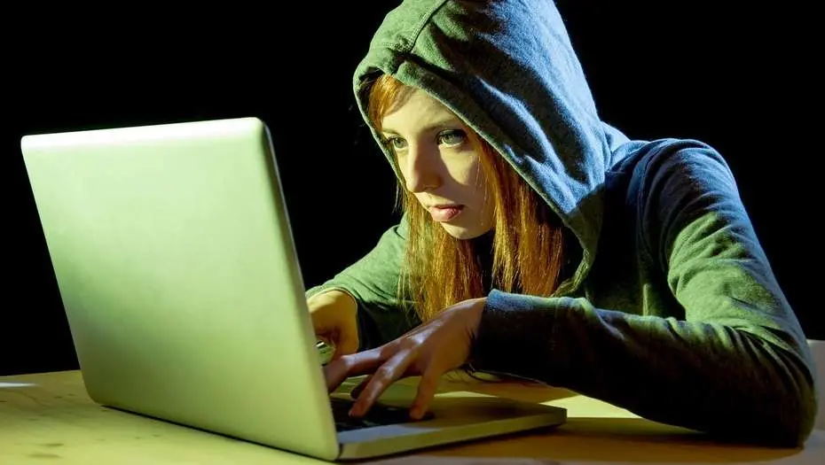 ¿Sospechás que tu pareja oculta cosas en sus redes sociales?