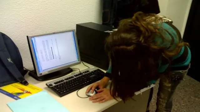Posicion que todo taringuero debe tener frente a una pc.