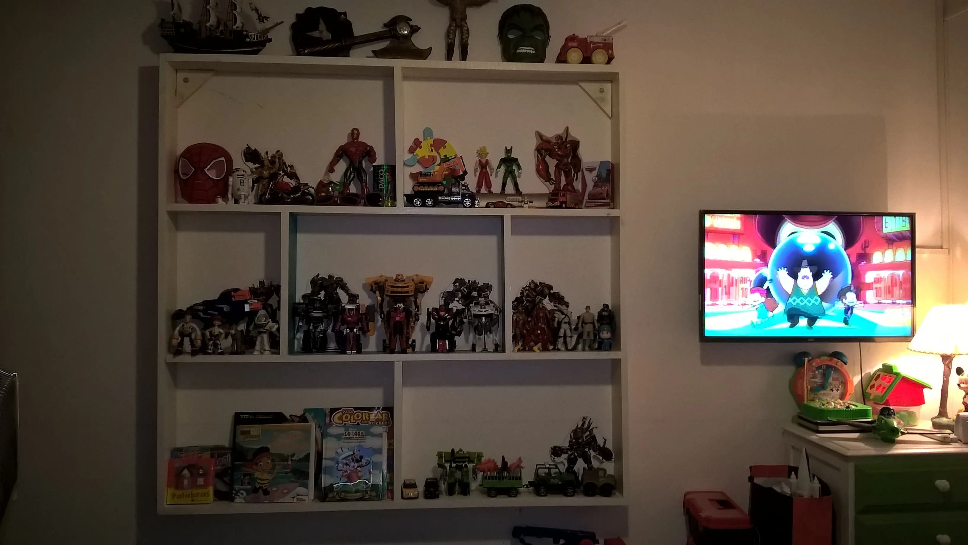 Le hice una repisa a mi hijo y te lo muestro.