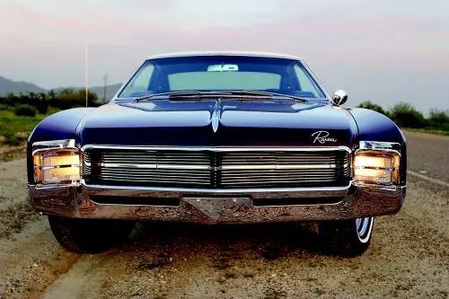 Jay Leno conduce un Buick Riviera 1966