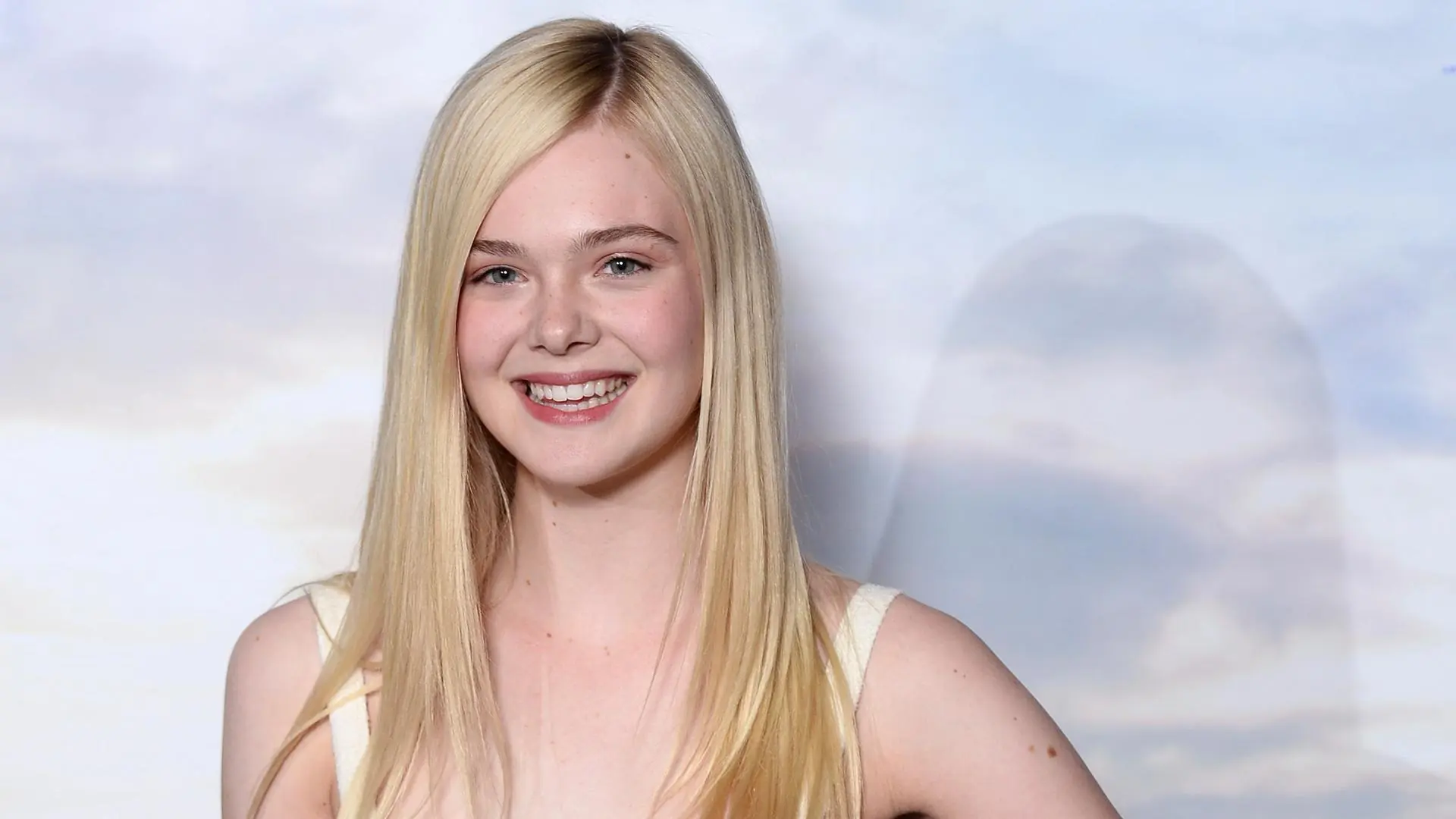 Le hacen la fiesta a Elle Fanning?