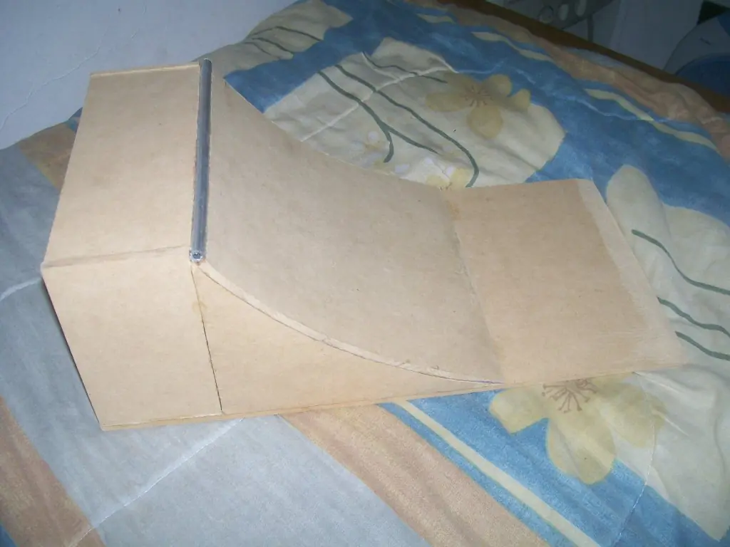 Como hacer una rampa para fingerskate.