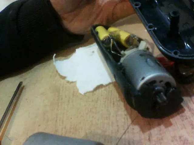 mantenimiento de un destornillador Inalambrico