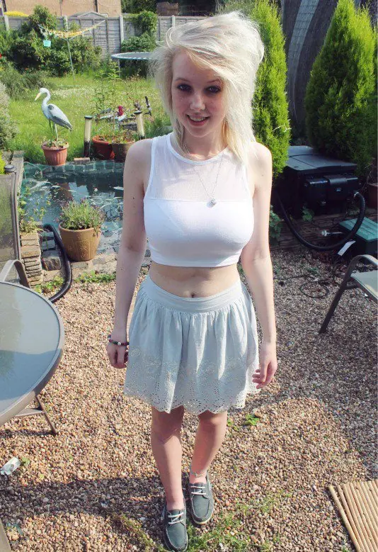 La rubia mas linda que veras hoy!