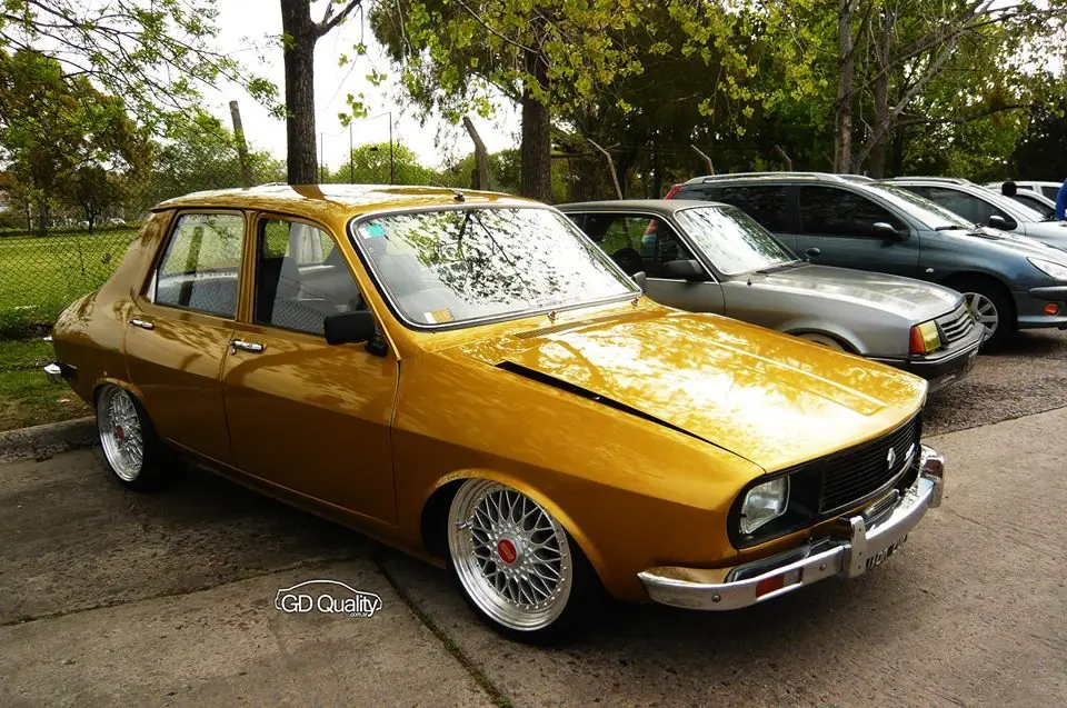 Renault 12 Con llantas BBS