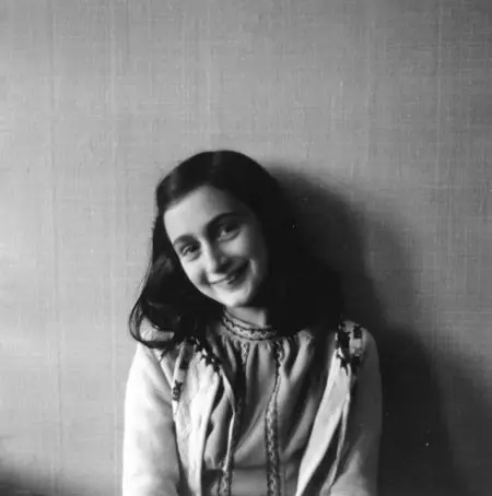 Ana Frank no escribió su diario sola, estafa del Siglo Ana Frank no escribió su diario sola, estafa del Siglo
