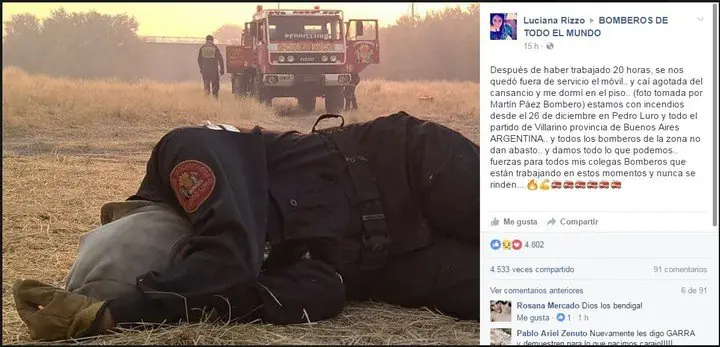 La foto de la bombero agotada que se hizo viral
