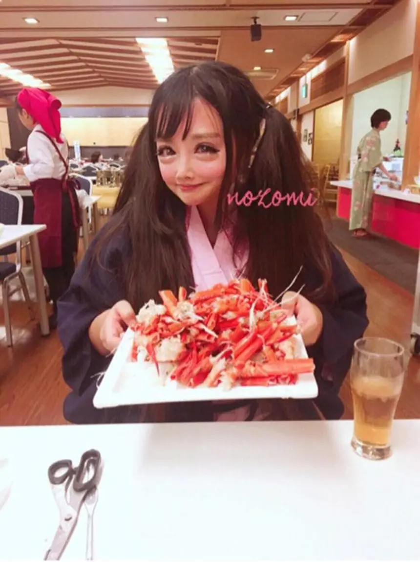 Chica se opera para lucir como personaje de manga