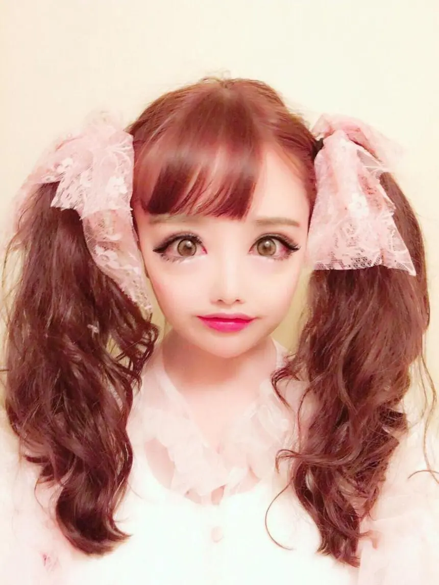 Chica se opera para lucir como personaje de manga