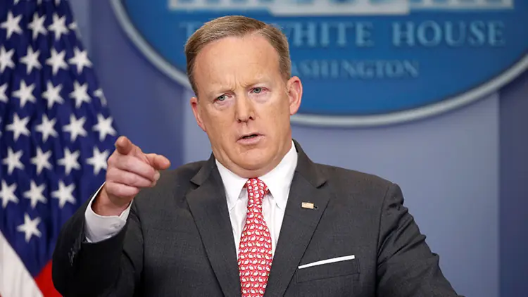 ¿Por qué el portavoz de Trump se puso zapatos diferentes?