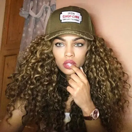 Esta mujer dice NO tener novio porque Yes demasiado sexyY