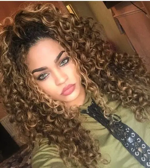 Esta mujer dice NO tener novio porque “es demasiado sexy”