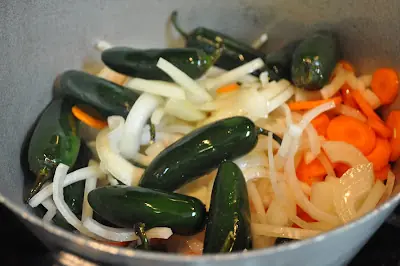 Jalapeños En Escabeche... Jalapeños En Escabeche...