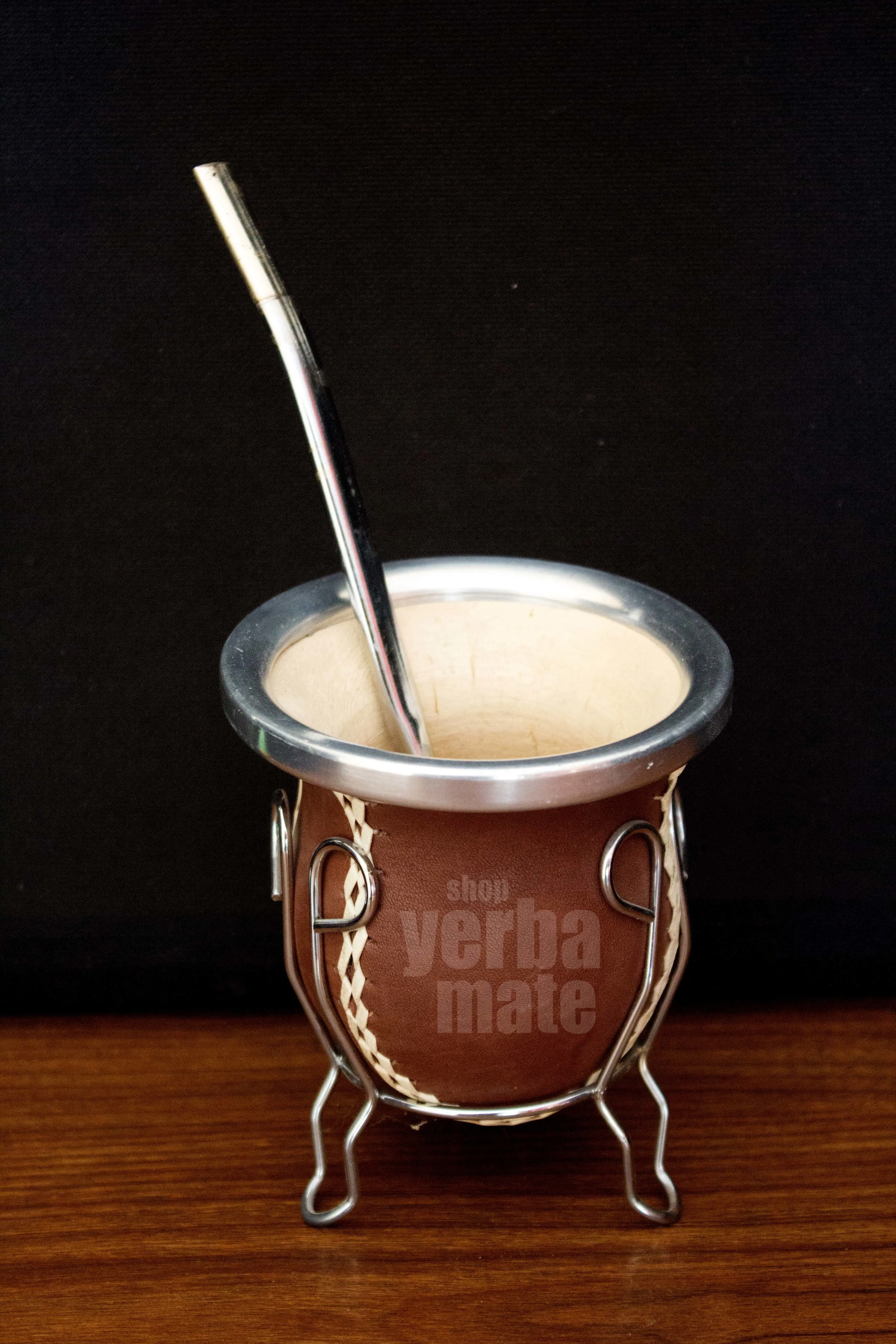 32 Mates de Cuero y Bombillas para tomar Yerba Mate 32 Mates de Cuero y Bombillas para tomar Yerba Mate