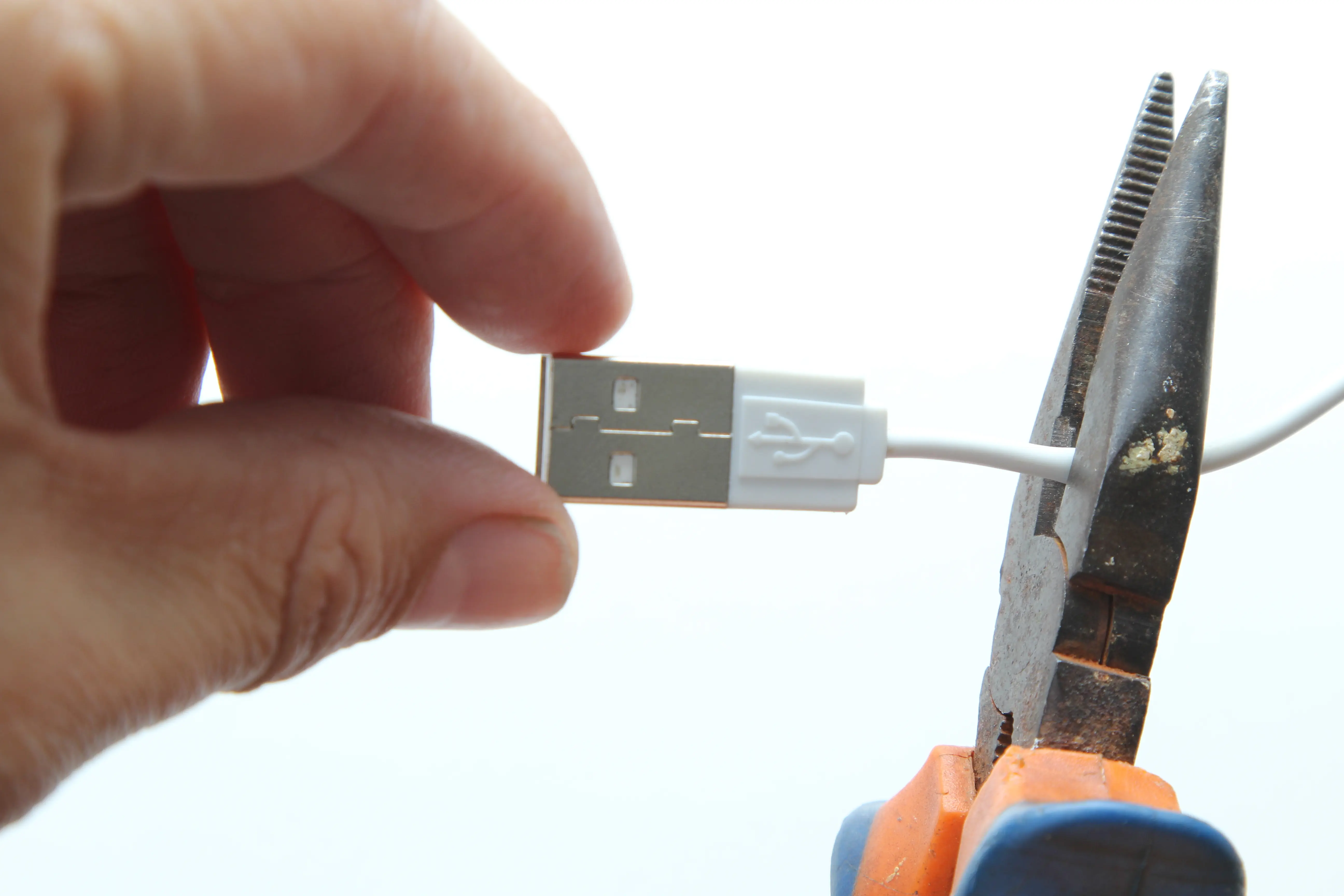 Reparar usb dañada fisicamente