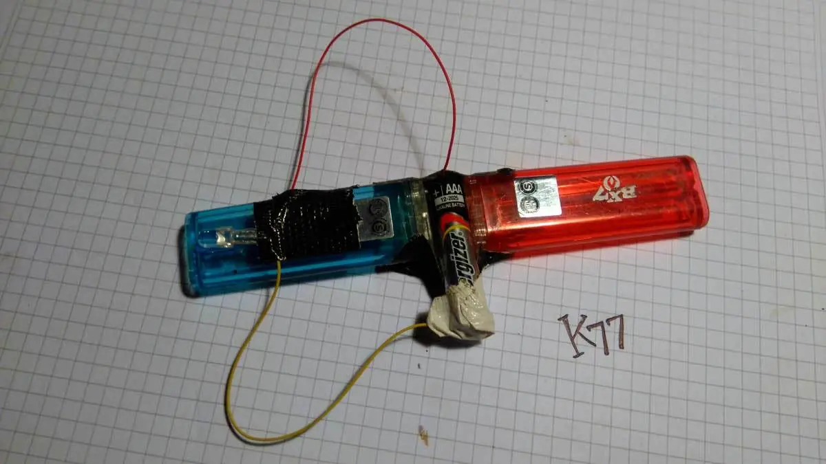 2 encendedores + 1 tornillo = 1 vagón