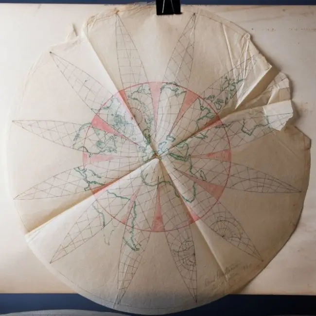 encontro valija en la basura