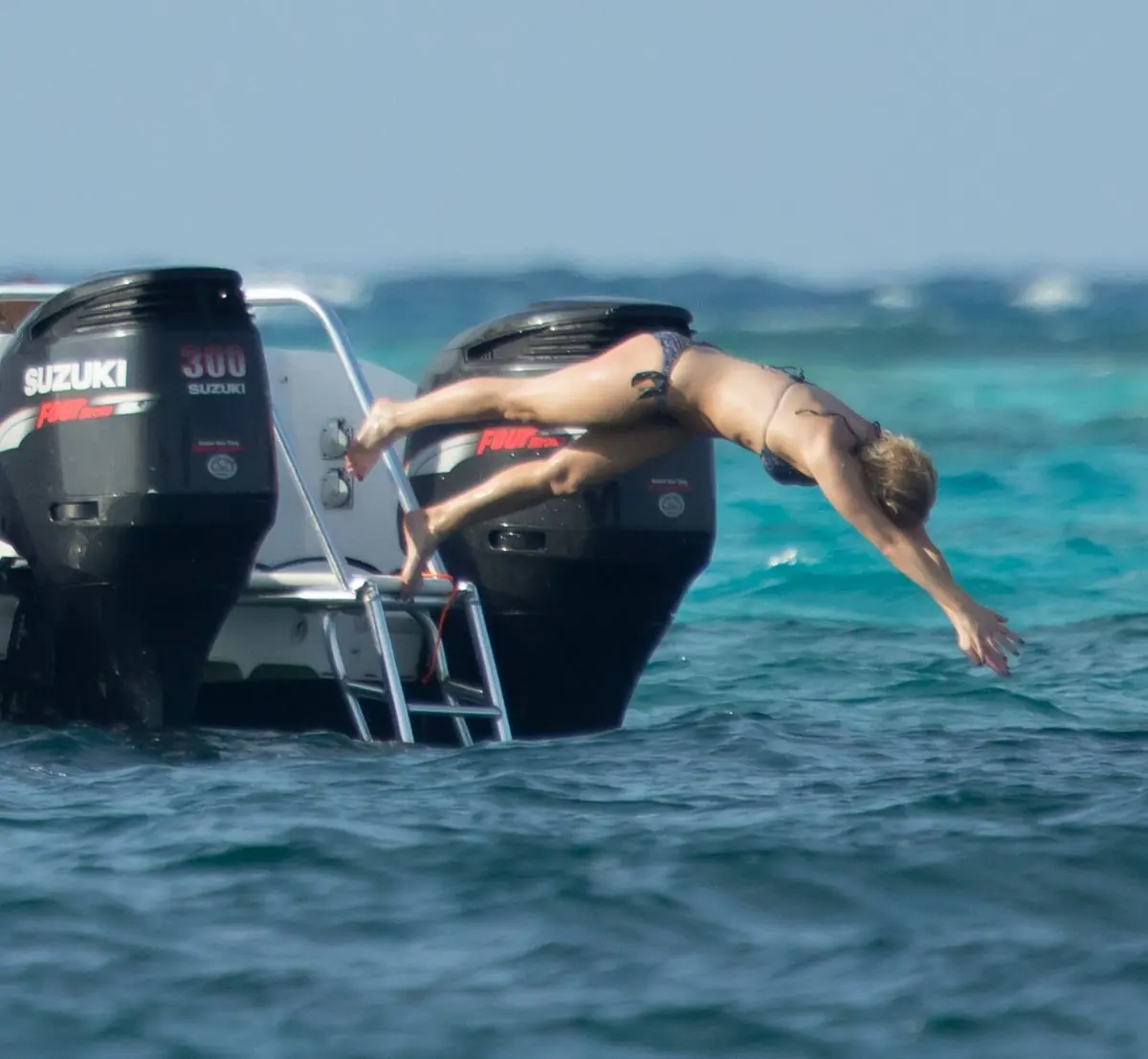 Jennifer Lawrence in bikini